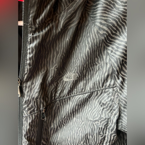 NIKE zebra reflective wind breaker - Picture 5 of 7